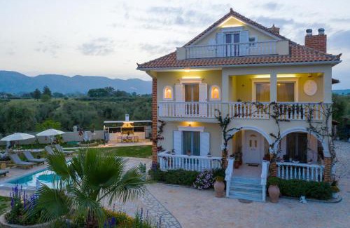 Kalpaki Apartment | Antigoni's Family House!