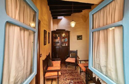 Fasnia House | Antigua Escuela Old School de 1840