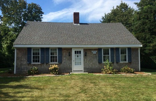 North Falmouth House | Antique 3-bedroom house with WiFi and A/C in quaint North Falmouth.