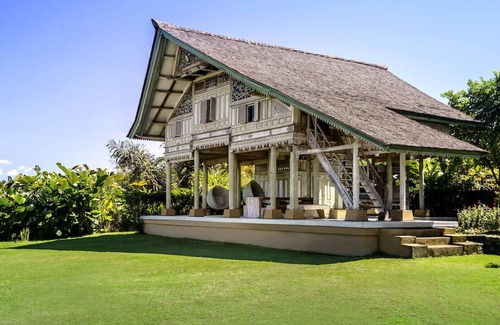 Penebel Villa | Antique house w Shala & Lush Nature View Jatiluwih