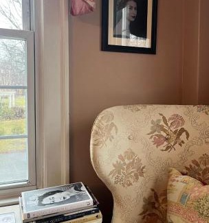 Thompsonville Bed & Breakfast | Antique1242 British Bed & Breakfast