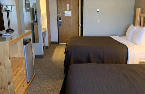 Gardiner Hotel | Antler Lodge - Gardiner MT