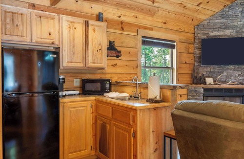 Branson Cabin | Antlers Lodge – Cabin for 4