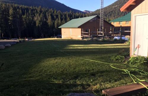 Cooke City-Silver Gate Hotel | Antlers Lodge