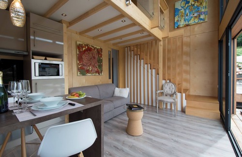 Chigny-les-Roses House | ANTOINETTE COTTAGES. COTTAGE FIZZY POP