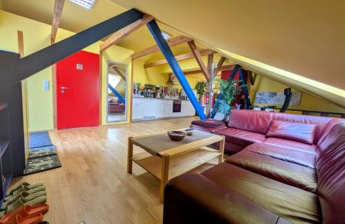 Prebuch Apartment | Anton's bunte Welt (100 m², Parkplatz, Garten und viel mehr)