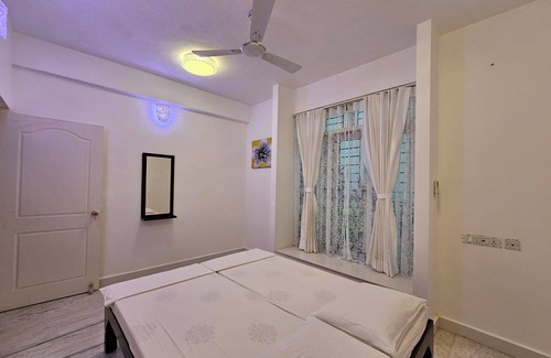 Mahabalipuram Beach Resort | Anton White Villas Resort Swimming Pool - AC Villas - Jacuzzi - Family & friends