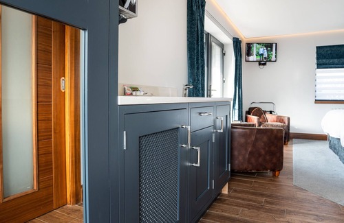 Portrush Bed & Breakfast | Antrim House Guest Rooms & Suites