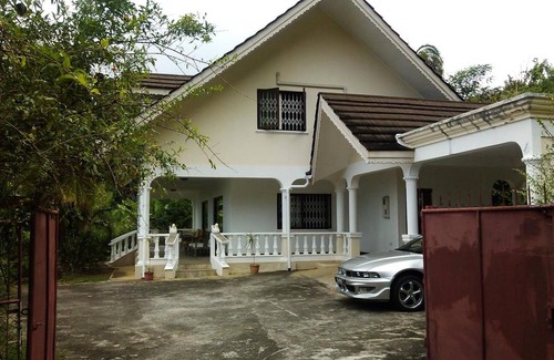 Anse aux Pins House | Anum Cara Guesthouse with both Mountain View and Sea View