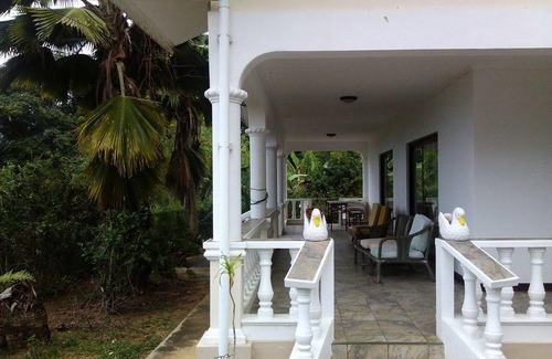 Anse aux Pins House | Anum Cara Guesthouse with both Mountain View and Sea View