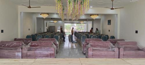Salon Hotel | Anusthan Hotel