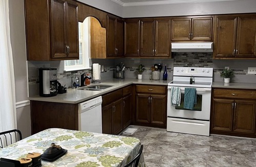 Martinez House | ANWA,Master’s weekend,Families, Craftsmen & Professionals 3BR, 2.5Bath, Sleeps 8