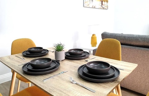 Leatherhead Apartment | AO Home Lettings - No. 2 Kingshead Apartments