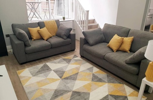 Leatherhead Apartment | AO Home Lettings - No. 2 Kingshead Apartments