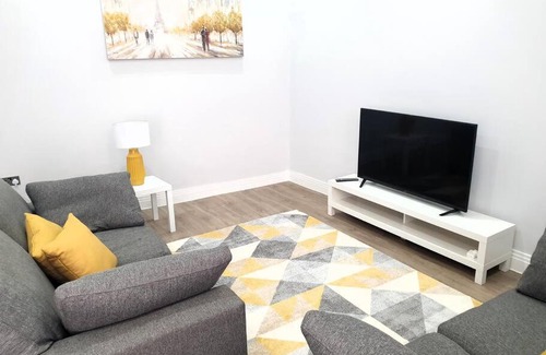 Leatherhead Apartment | AO Home Lettings - No. 2 Kingshead Apartments