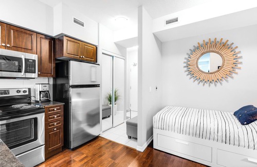 Little Portugal Apartment | AOC Suites - Luxury Condo - City View
