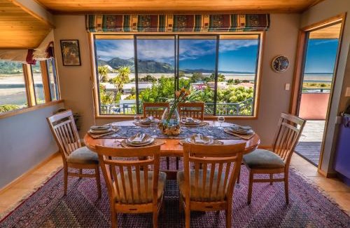 Collingwood House | Aorere House - Collingwood Holiday Home