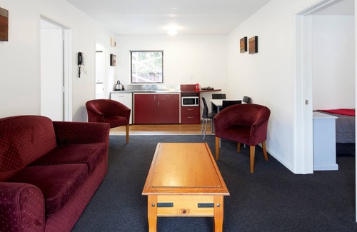 Edgeware Hotel | Aotea Motel