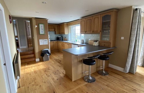Caherdaniel House | Aotearoa-Family home-Spectacular location-hot tub-games room