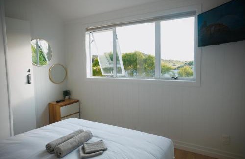 Mangawhai Heads Hotel | Aotearoa Surf Lodge