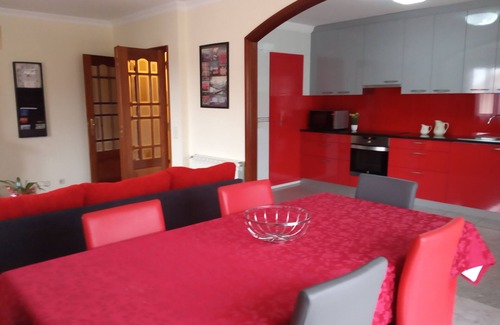 Santa Maria da Feira Apartment | Ap. Arosa - Spacious 3-Bedroom Apartment in Quiet Villa-Lobão, Santa Maria Feira