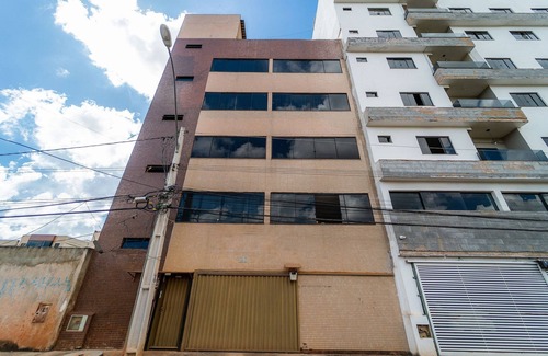 Vicente Pires House | Ap Com Suite ,wi-fi 500mb , Estacionamento, Elevador, Cozinha Completa , Jr Catito