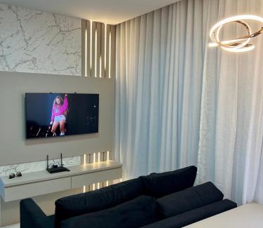 Centro Apartment | Ap compacto completo a 900m da Oktoberfest com Piscina, academia, Wi-Fi, ar condicionado e garagem privativa