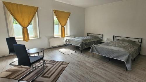 Ausleben Apartment | Ap1 90qm 3 SZ Terrasse bei Oschersleben und Helmstedt