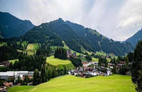 Saalfelden am Steinernen Meer Apartment | Apartment in Saalfelden near Ski Slopes, cleaning included