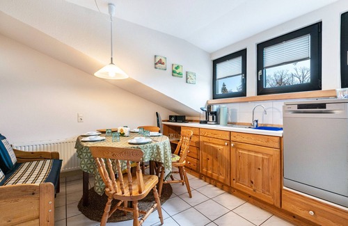 Friedrich-Wilhelm-Luebke-Koog Apartment | Apartment 'Ferienwohnung Möwe' with Shared Garden and Wi-Fi