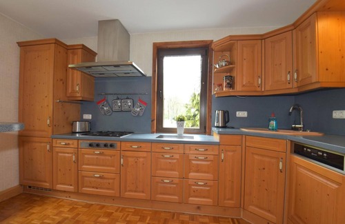 Herges Apartment | Apartment 'Erna' with Private Terrace, Private Garden and Wi-Fi