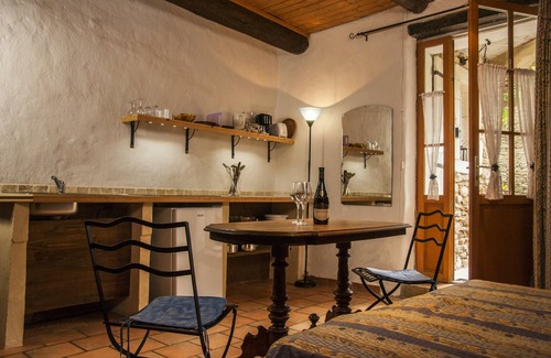 Saint-Andre-de-Roquepertuis Apartment | Apartments and studios in a stone house in the sunny south of France
