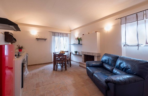 Mombaroccio Apartment | Apartment in Villagrande with Pool & Garden