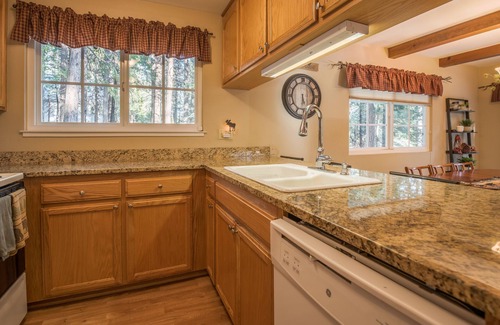 Dorrington Cabin | Apache Pines w/A/C, Decks & Rec Access