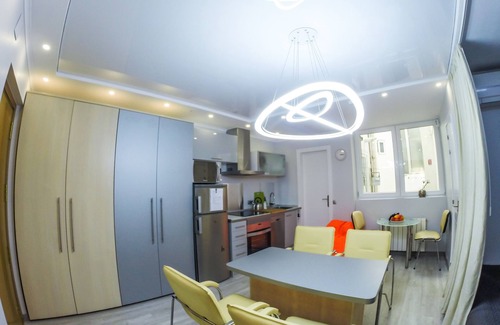 Collblanc y La Torrassa Apartment | Apartment near Camp Nou