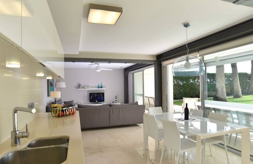 Playa del Ingles Apartment | Apartment with free WiFi, AC and direct access to the beach