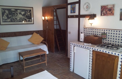 Amelia Apartment | Apartment in Farmhouse for Families or Couples with Pool