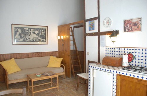 Amelia Apartment | Apartment in Farmhouse for Families or Couples with Pool