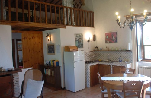 Amelia Apartment | Apartment in Farmhouse for Families with Pool