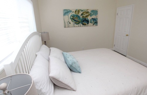 East Palo Alto Apartment | Apart#2 in 4Plex 2B/1B near to Stanford, HQ FB.