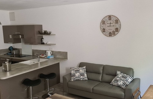 Apt Apartment | Apart. 4 * Modern Spacious with garden - Secure parking