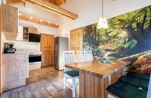 Augustusburg Apartment | Apartment 'Blockhaus - Ferienwohnung Sunrise' with Shared Garden