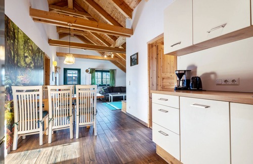 Augustusburg Apartment | Apartment 'Blockhaus - Ferienwohnung Sunrise' with Shared Garden