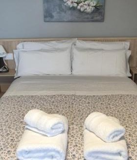 San Vicente de la Sonsierra Apartment | Apartamento con vistas a la montaña Oasis