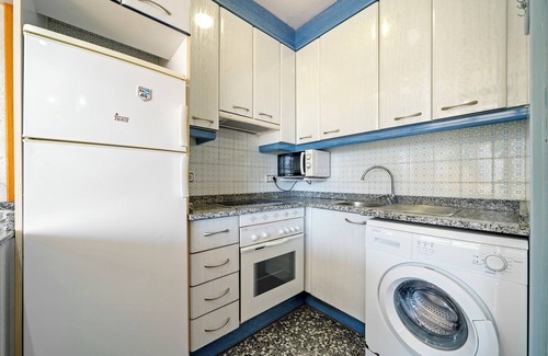 Sant Salvador Apartment | Apartment 'Edificio Victoria 1º-1ª' with Sea View, Private Terrace and Wi-Fi