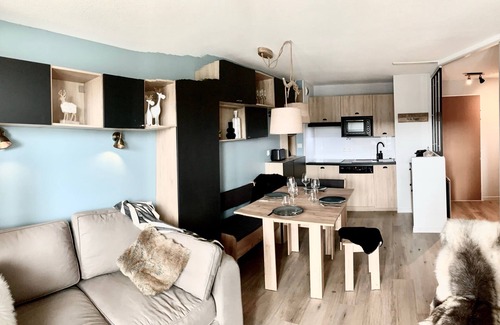 La Mongie Apartment | Apart from Mongie. Fully renovated. foot of the slopes 1 bedroom. Heated swimming pool.