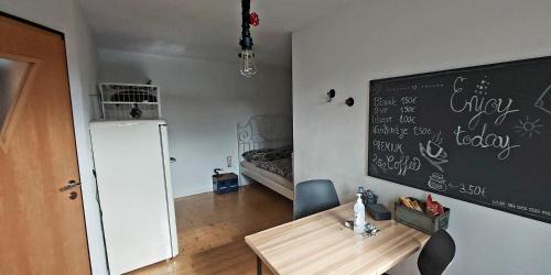 Mellrichstadt House | Apart of "MET"