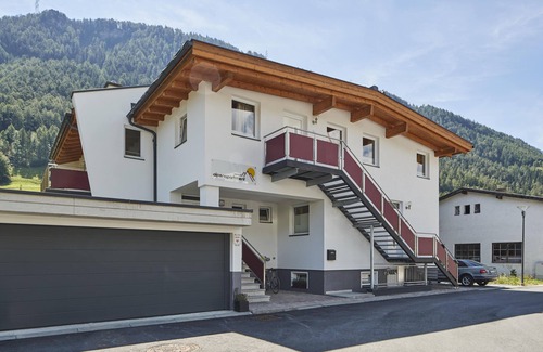 Ried im Oberinntal Apartment | Apart rose quartz 50m² with a sunny terrace for 2-5 people