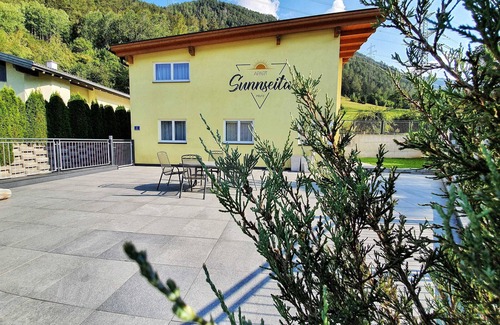 Prutz Apartment | Apart Sunnseita - Holiday apartment with a wonderful view of Laudeck Castle