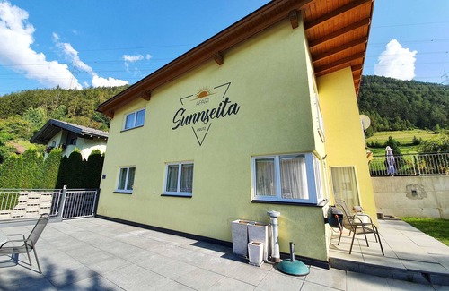 Prutz Apartment | Apart Sunnseita - Holiday apartment with a wonderful view of Laudeck Castle